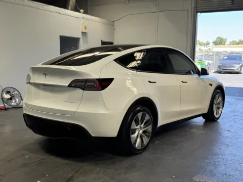More photos of 2022 Tesla Model Y Long Range at Premium Autos - Norco, CA