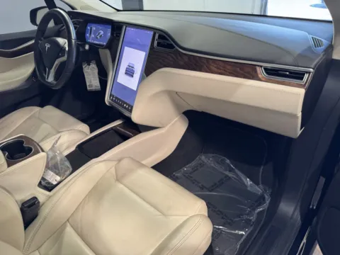 More photos of 2017 Tesla Model X 75D****7 SEATER*** at Premium Autos - Norco, CA