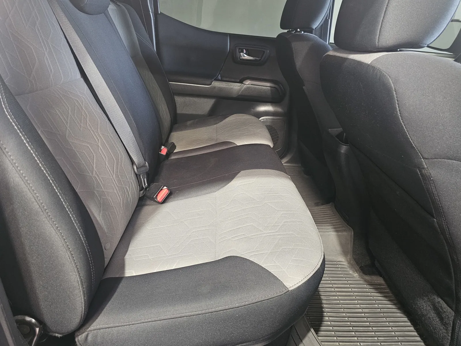 Toyota Tacoma photo 9