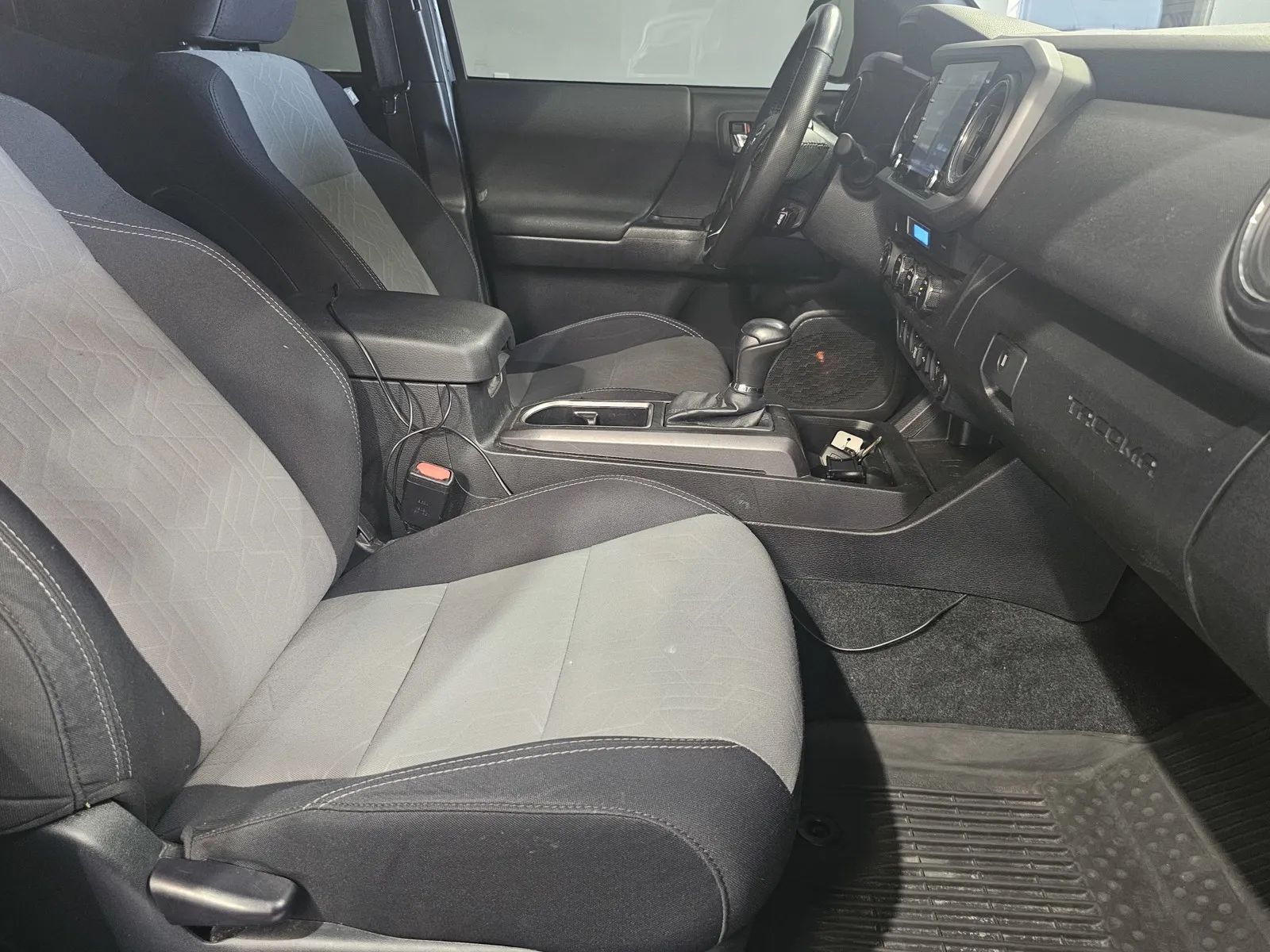 Toyota Tacoma photo 7