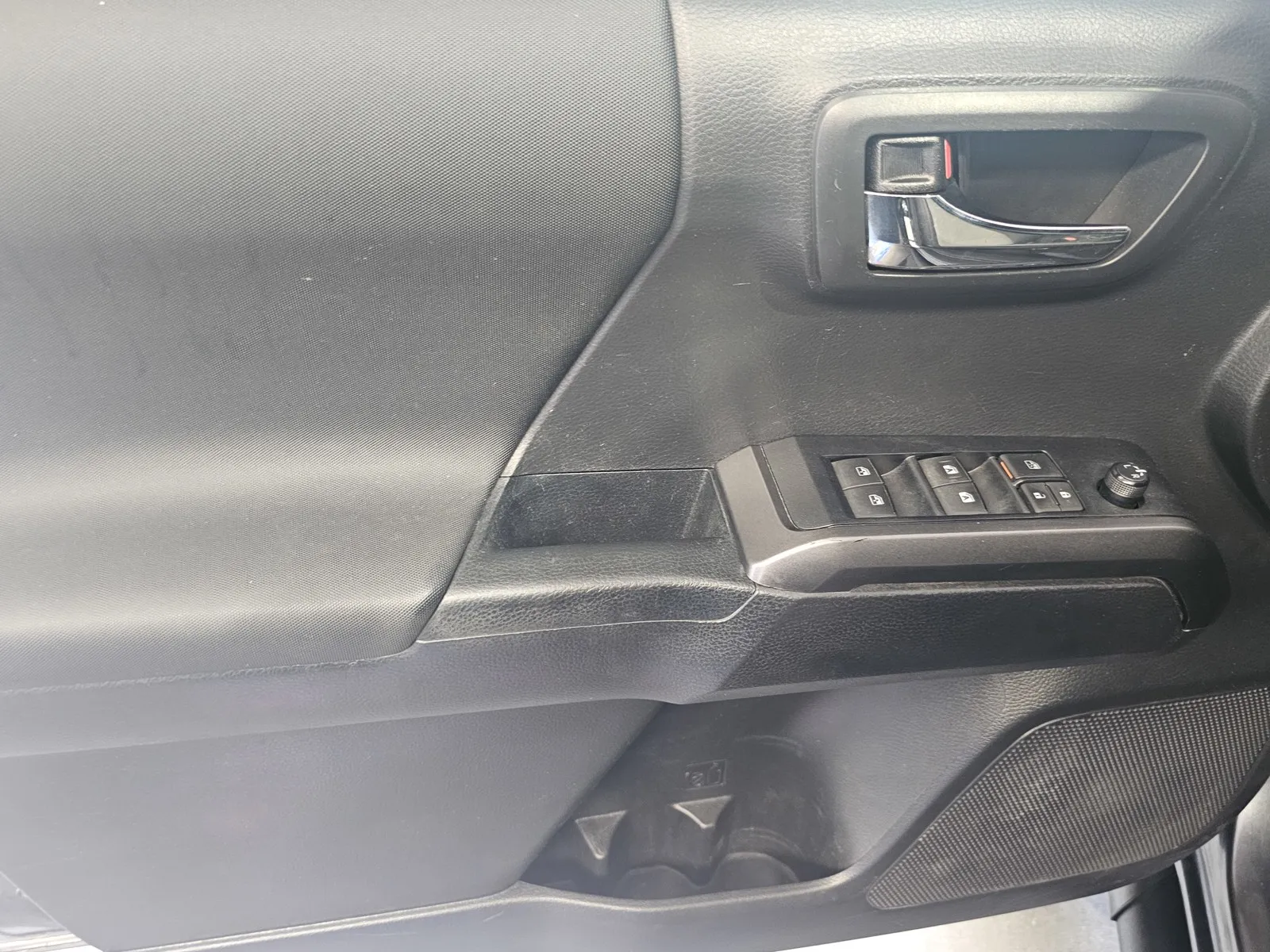 Toyota Tacoma photo 14