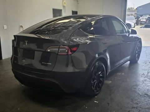 More photos of 2020 Tesla Model Y LONG RANGE at Premium Autos - Norco, CA