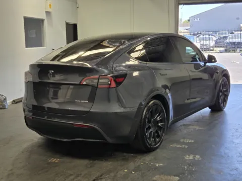 More photos of 2022 Tesla Model Y Long Range at Premium Autos - Norco, CA