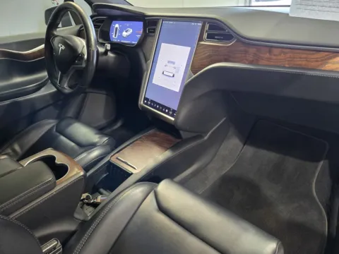 More photos of 2018 Tesla Model X 75D****7 SEATER**** at Premium Autos - Norco, CA