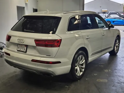 More photos of 2019 Audi Q7 quattro Komfort 45 TFSI at Premium Autos - Norco, CA