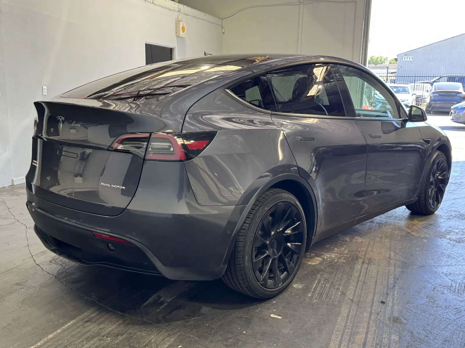 Tesla Model Y photo 4