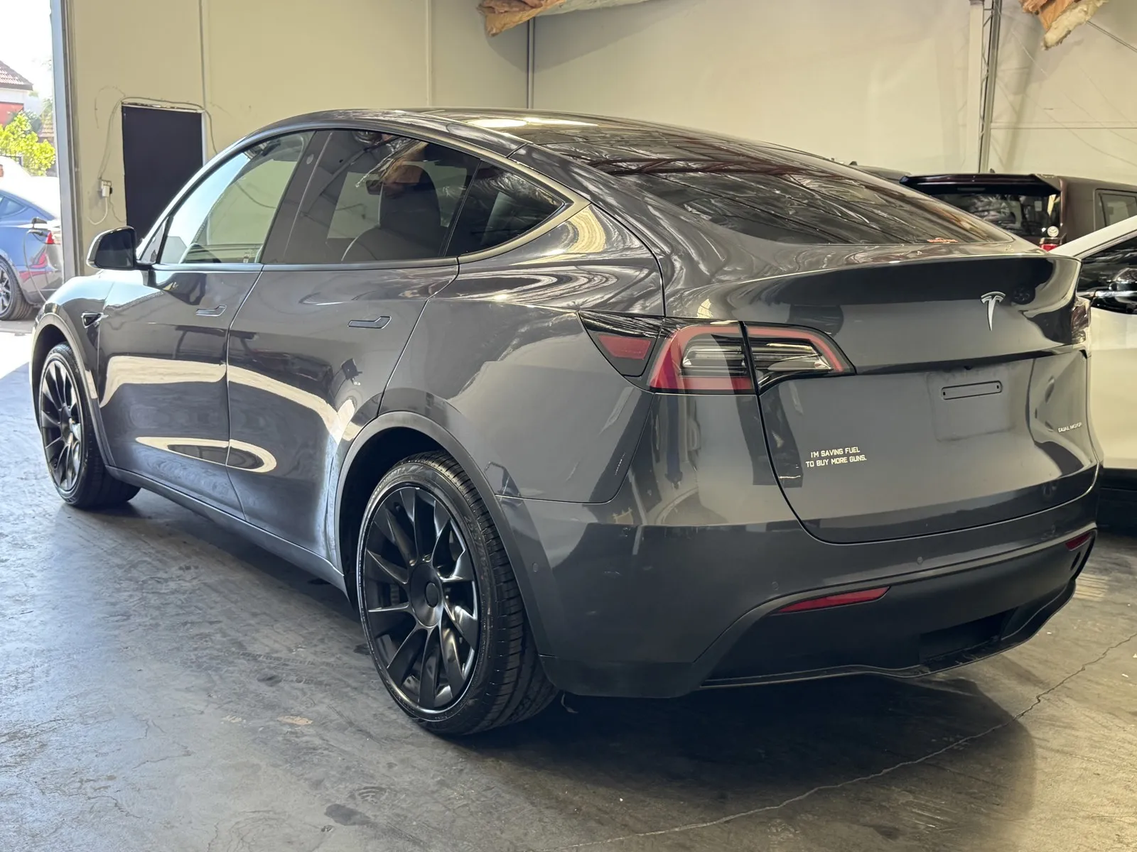 Tesla Model Y photo 2