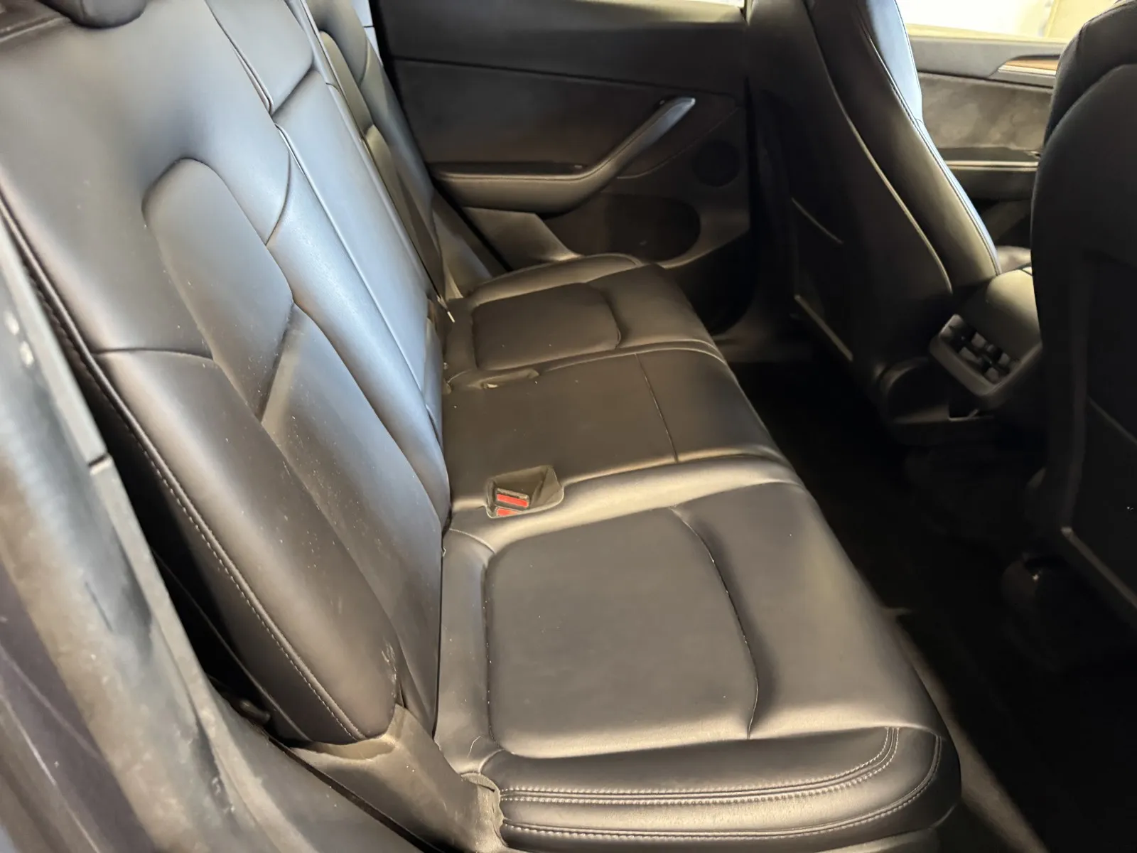 Tesla Model Y photo 8