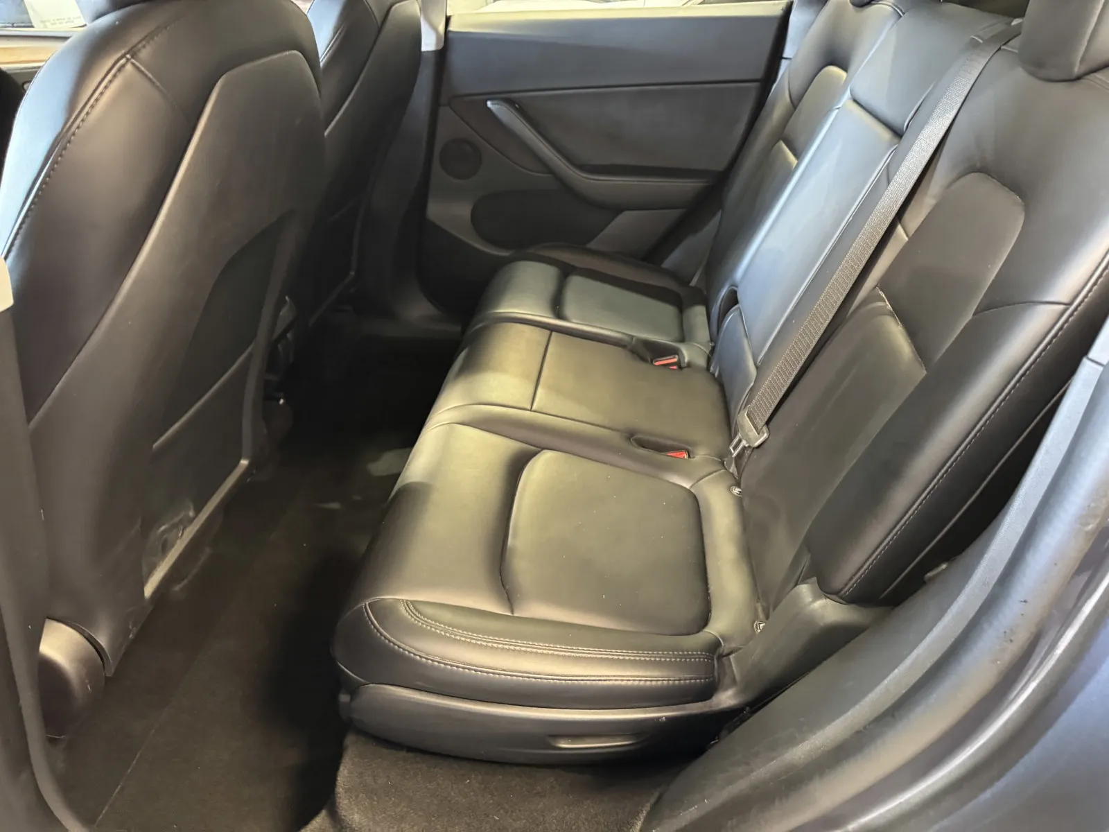 Tesla Model Y photo 10