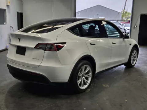 More photos of 2023 Tesla Model Y LONG RANGE*****WHITE INTERIOR**** at Premium Autos - Norco, CA