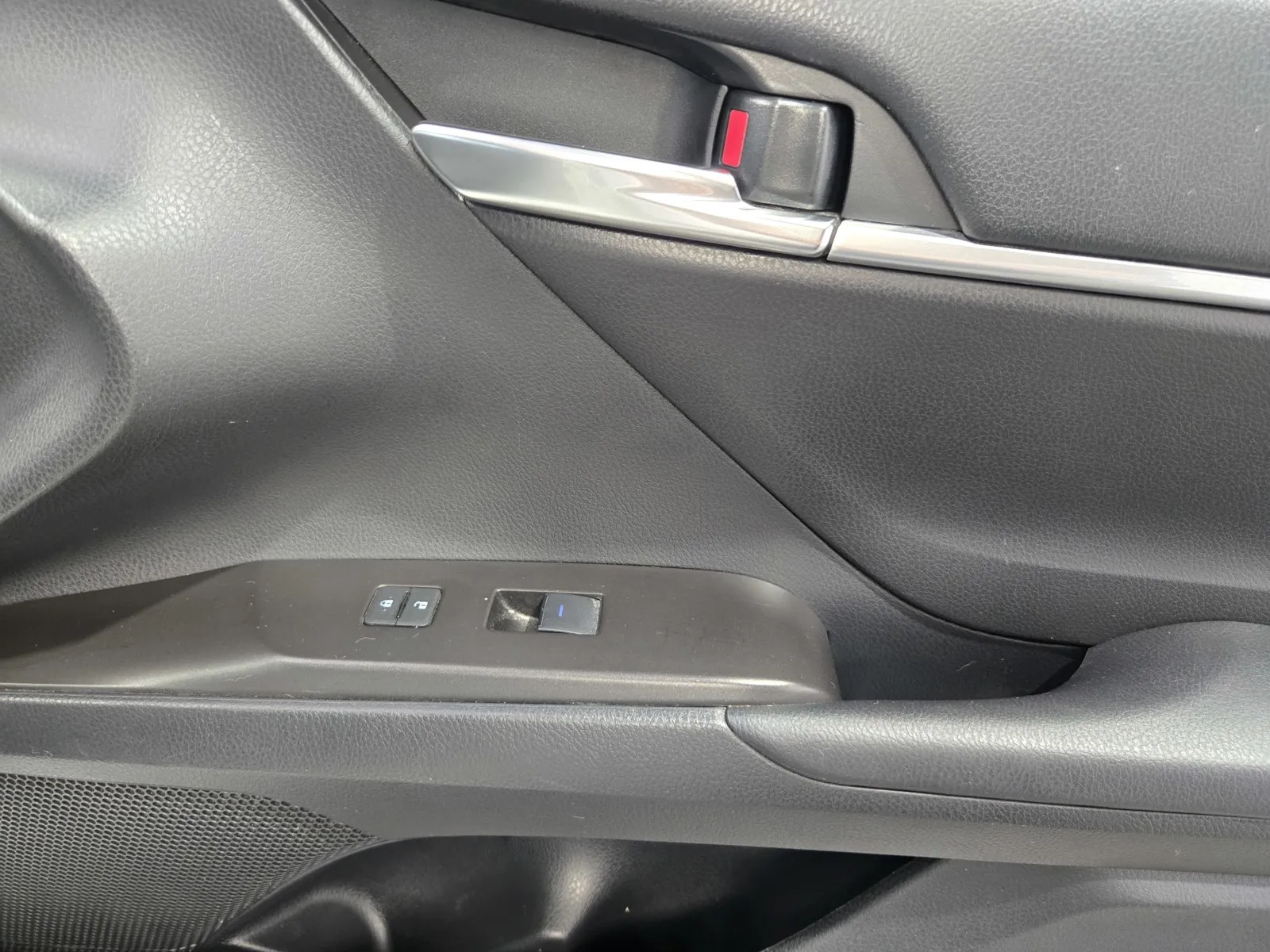 Toyota Camry photo 5