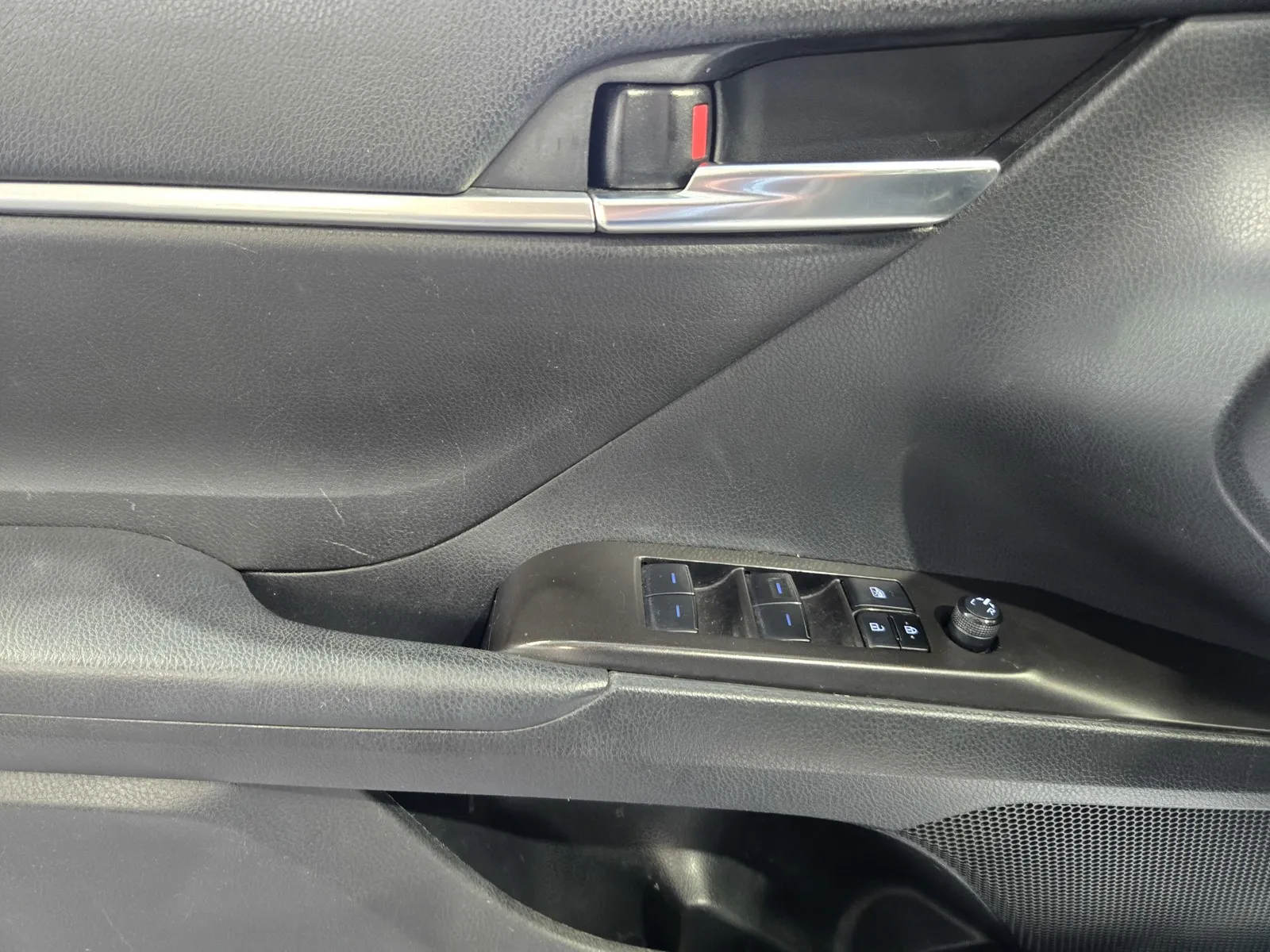 Toyota Camry photo 12