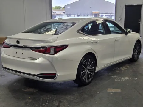 More photos of 2023 Lexus ES 300h at Premium Autos - Norco, CA
