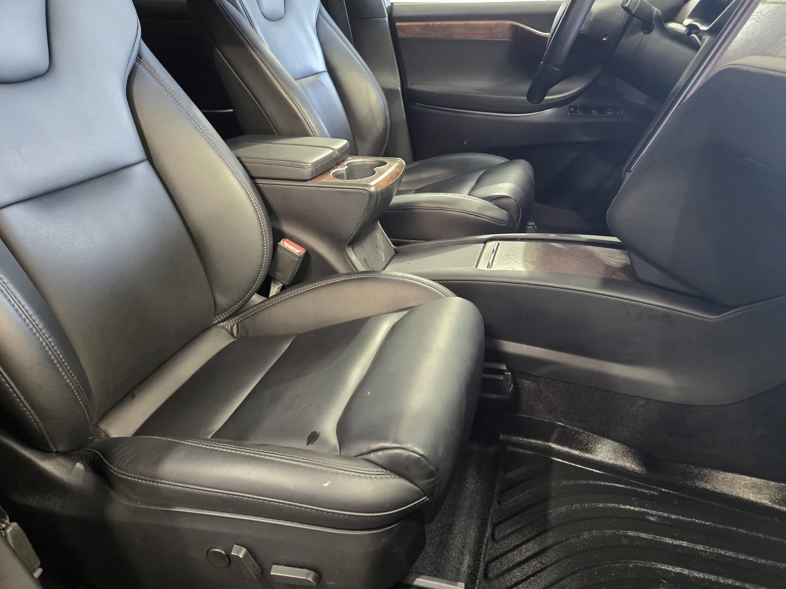 Tesla Model X photo 7