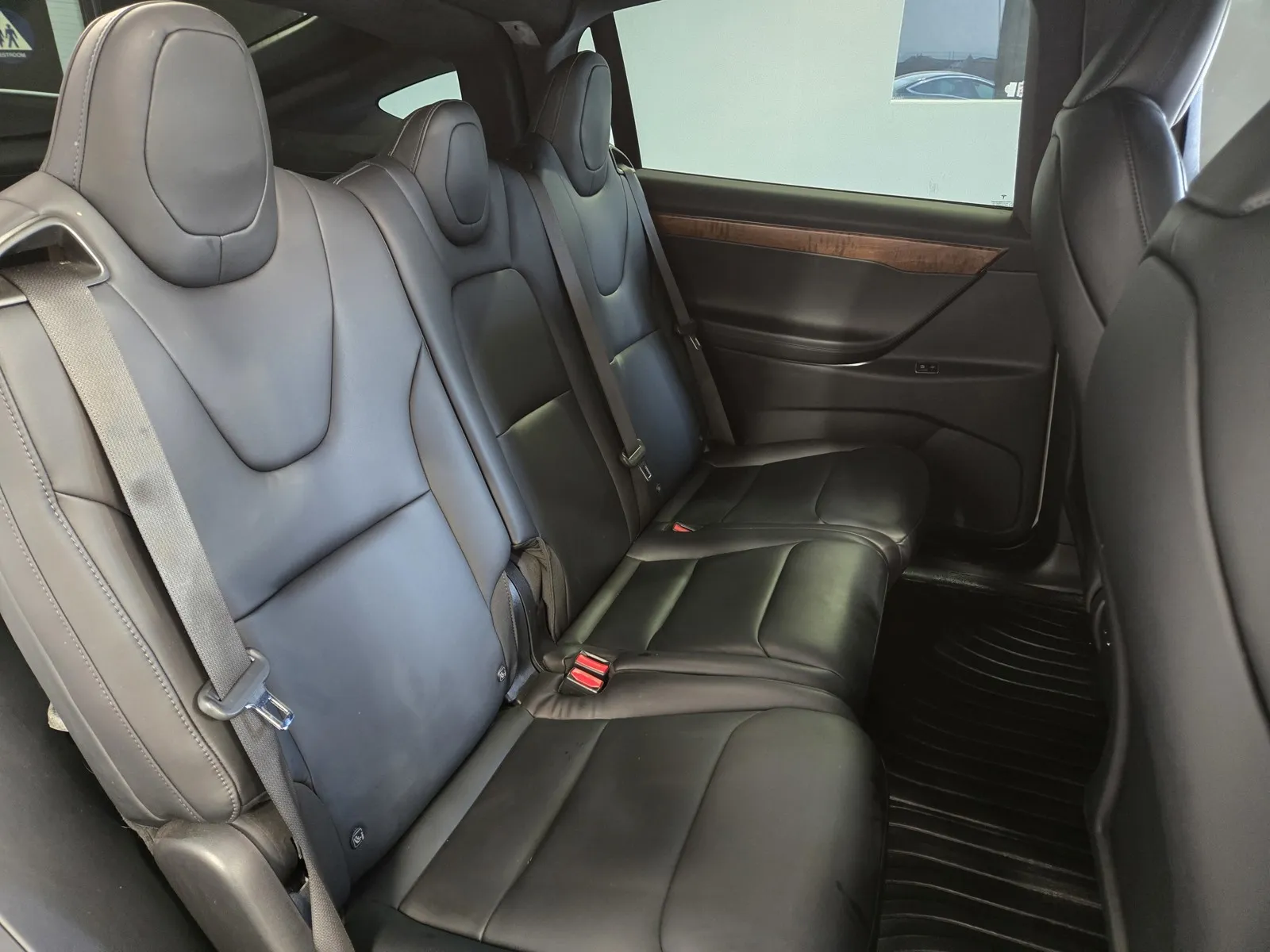 Tesla Model X photo 8