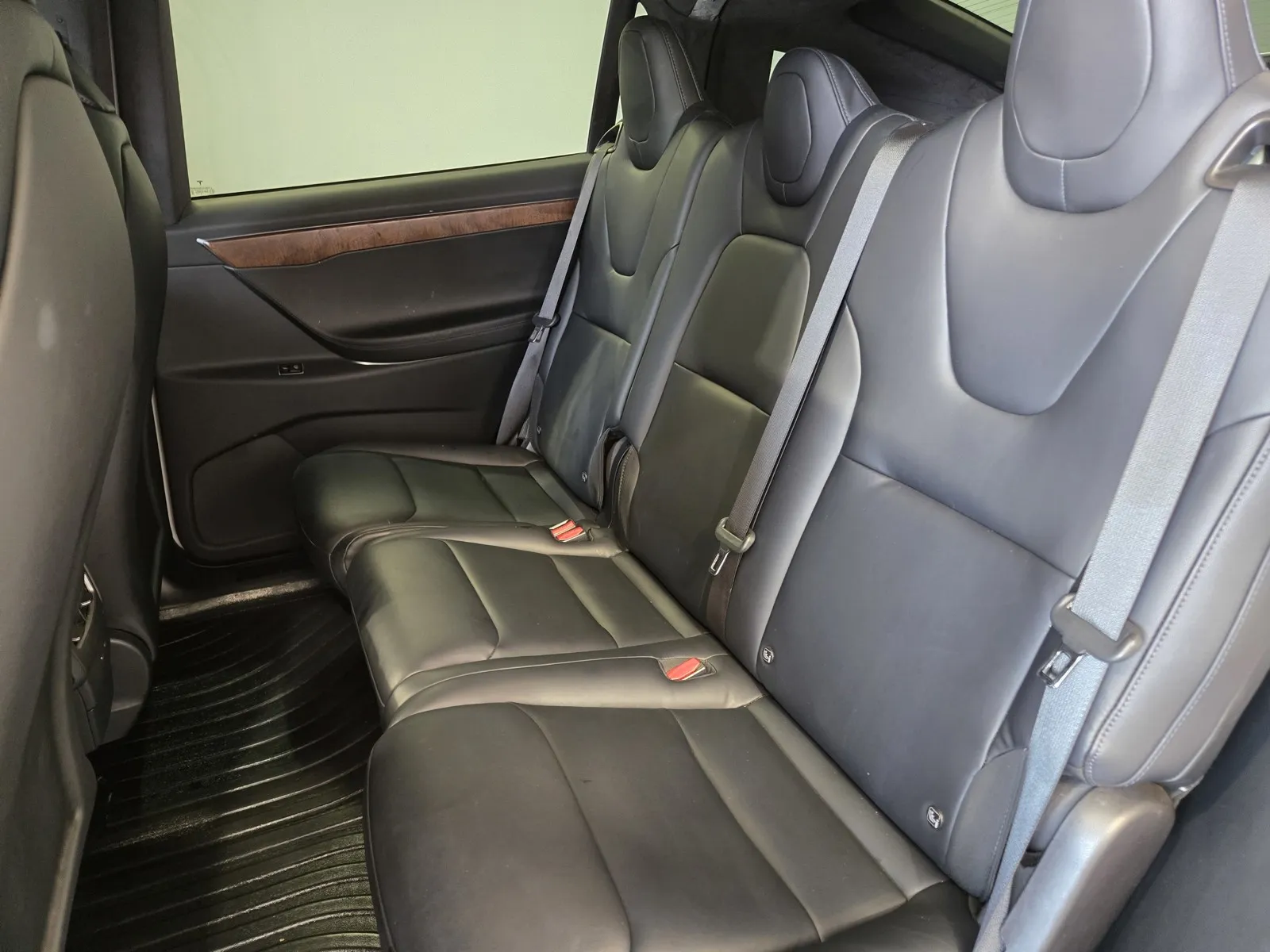 Tesla Model X photo 10