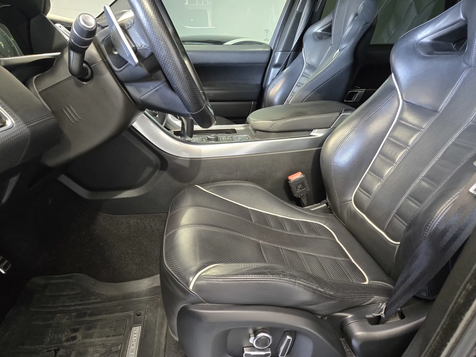 Land Rover Range Rover Sport photo 14