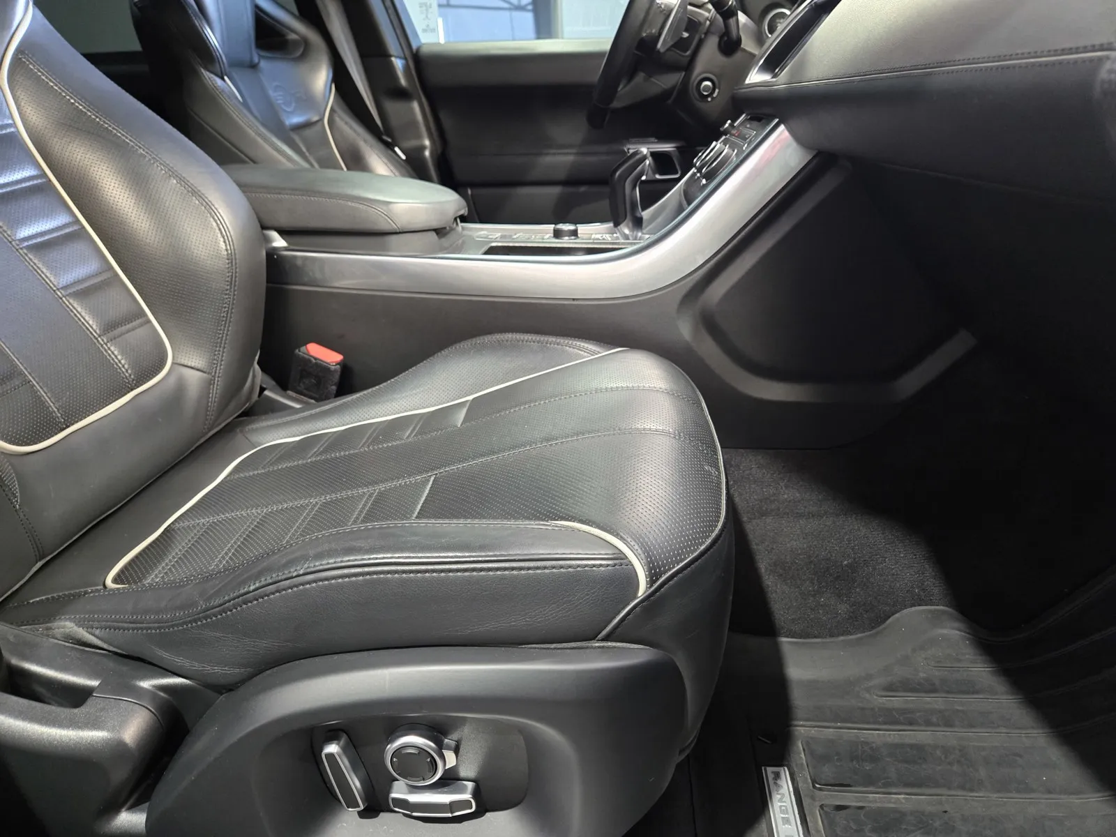 Land Rover Range Rover Sport photo 7