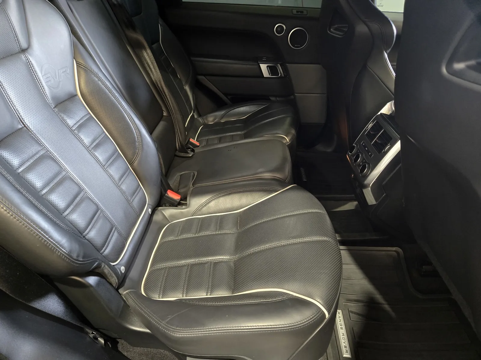 Land Rover Range Rover Sport photo 9