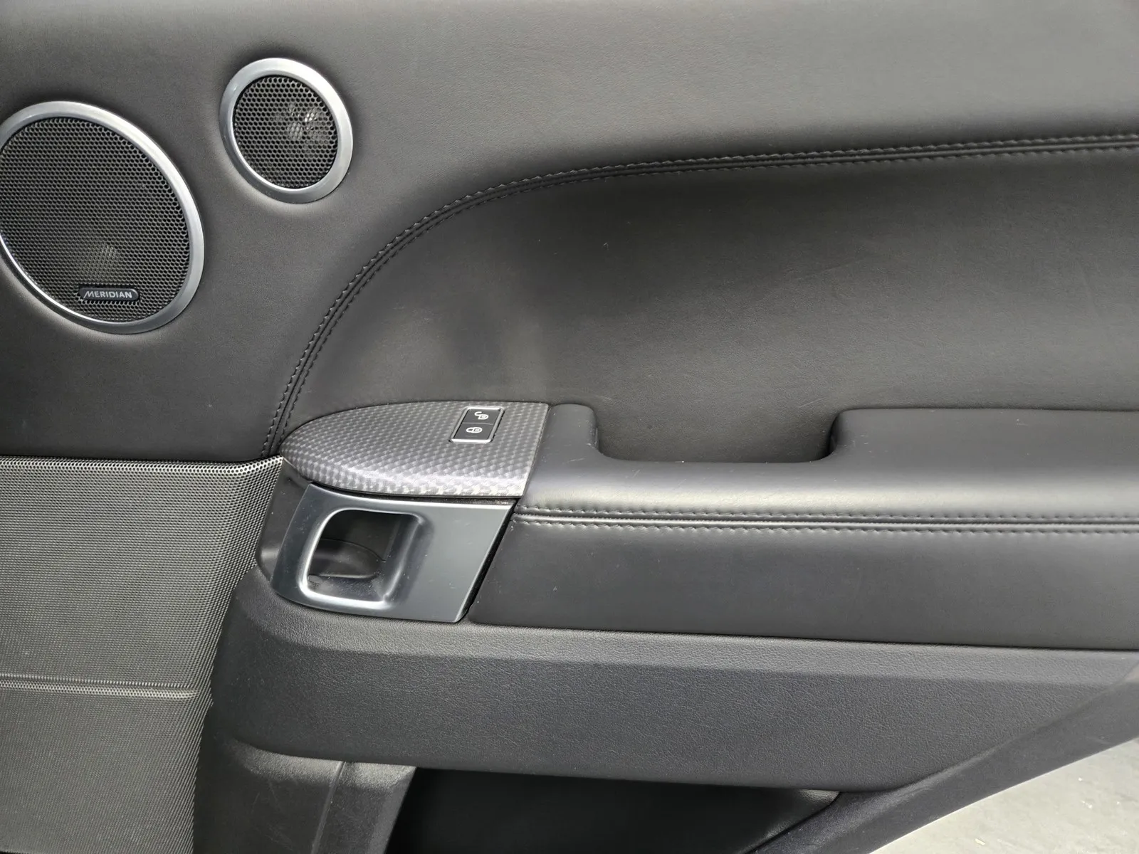 Land Rover Range Rover Sport photo 8