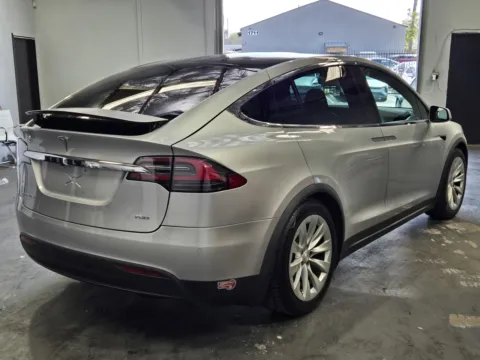More photos of 2018 Tesla Model X 75D at Premium Autos - Norco, CA