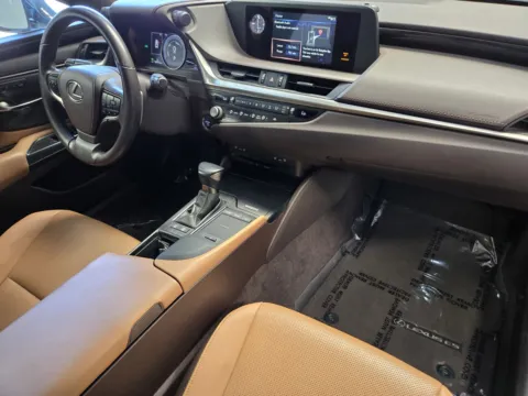 More photos of 2021 Lexus ES 300h at Premium Autos - Norco, CA