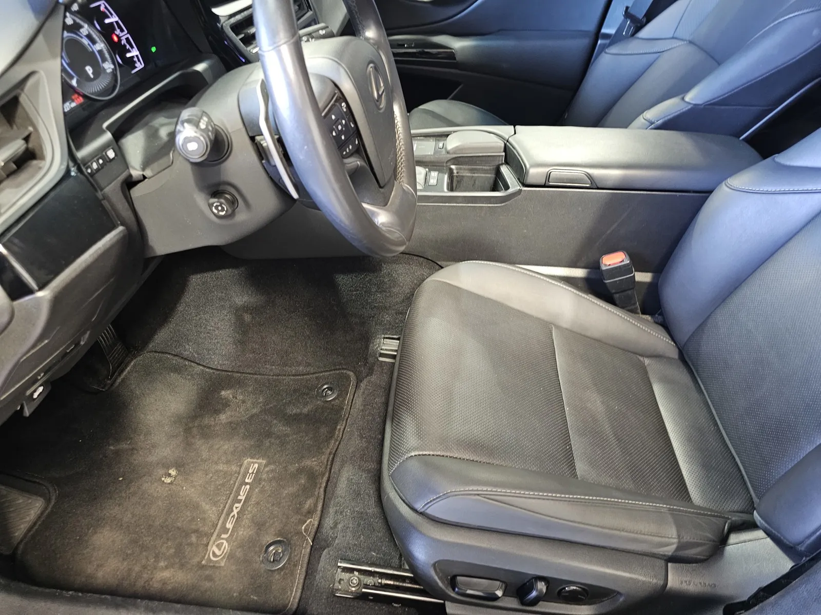 Lexus ES photo 13