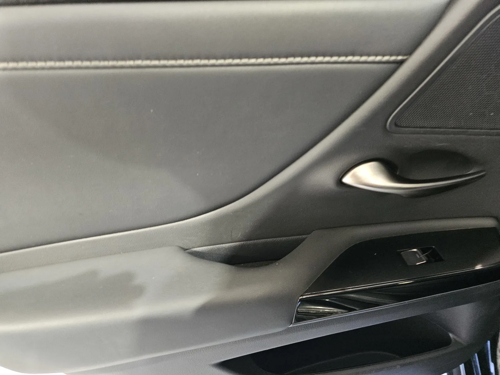 Lexus ES photo 10