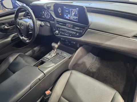 More photos of 2022 Lexus ES 300h at Premium Autos - Norco, CA