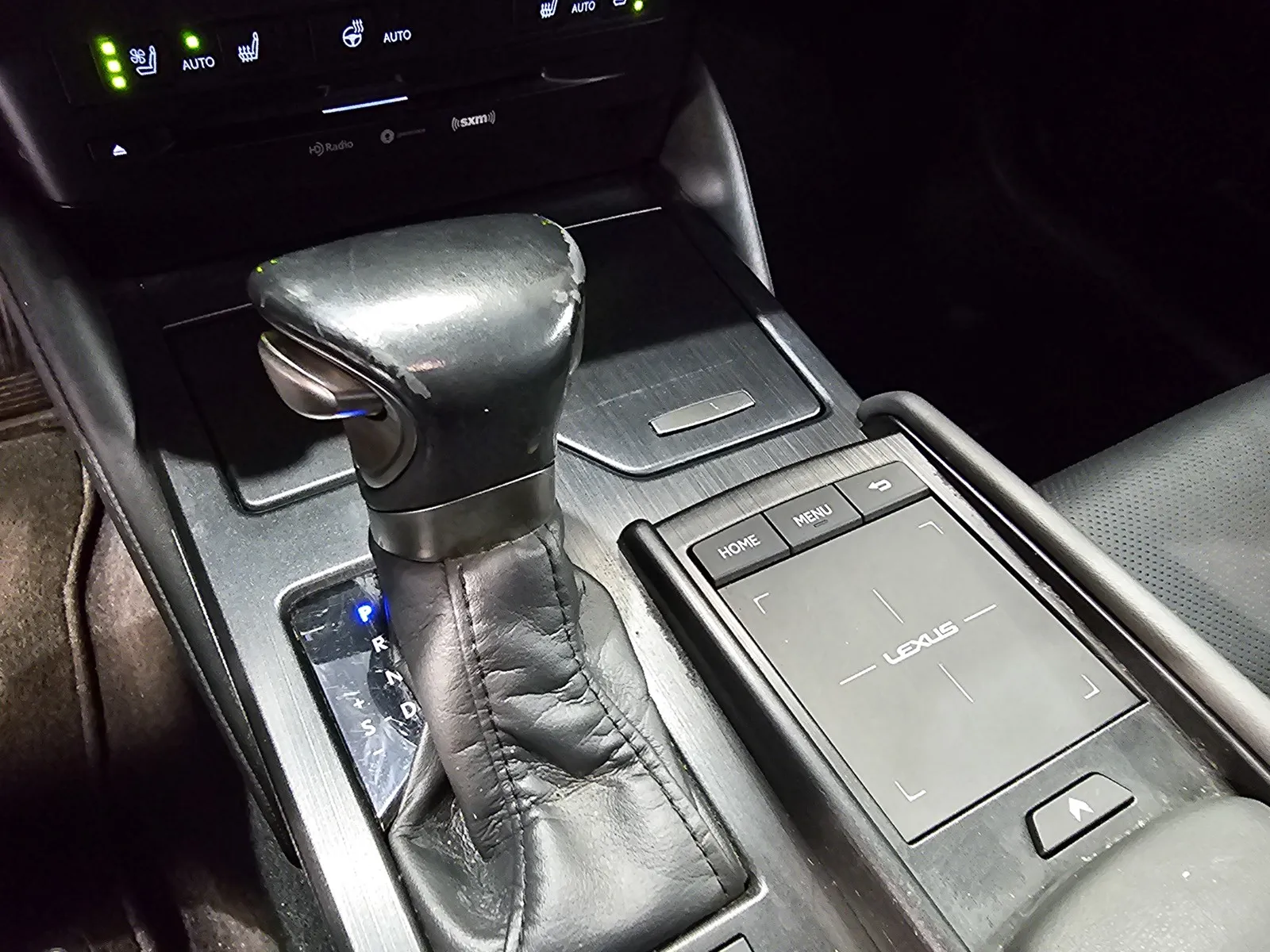 Lexus ES photo 16