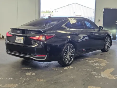 More photos of 2022 Lexus ES 300h at Premium Autos - Norco, CA