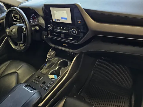 More photos of 2023 Toyota Highlander XLE at Premium Autos - Norco, CA