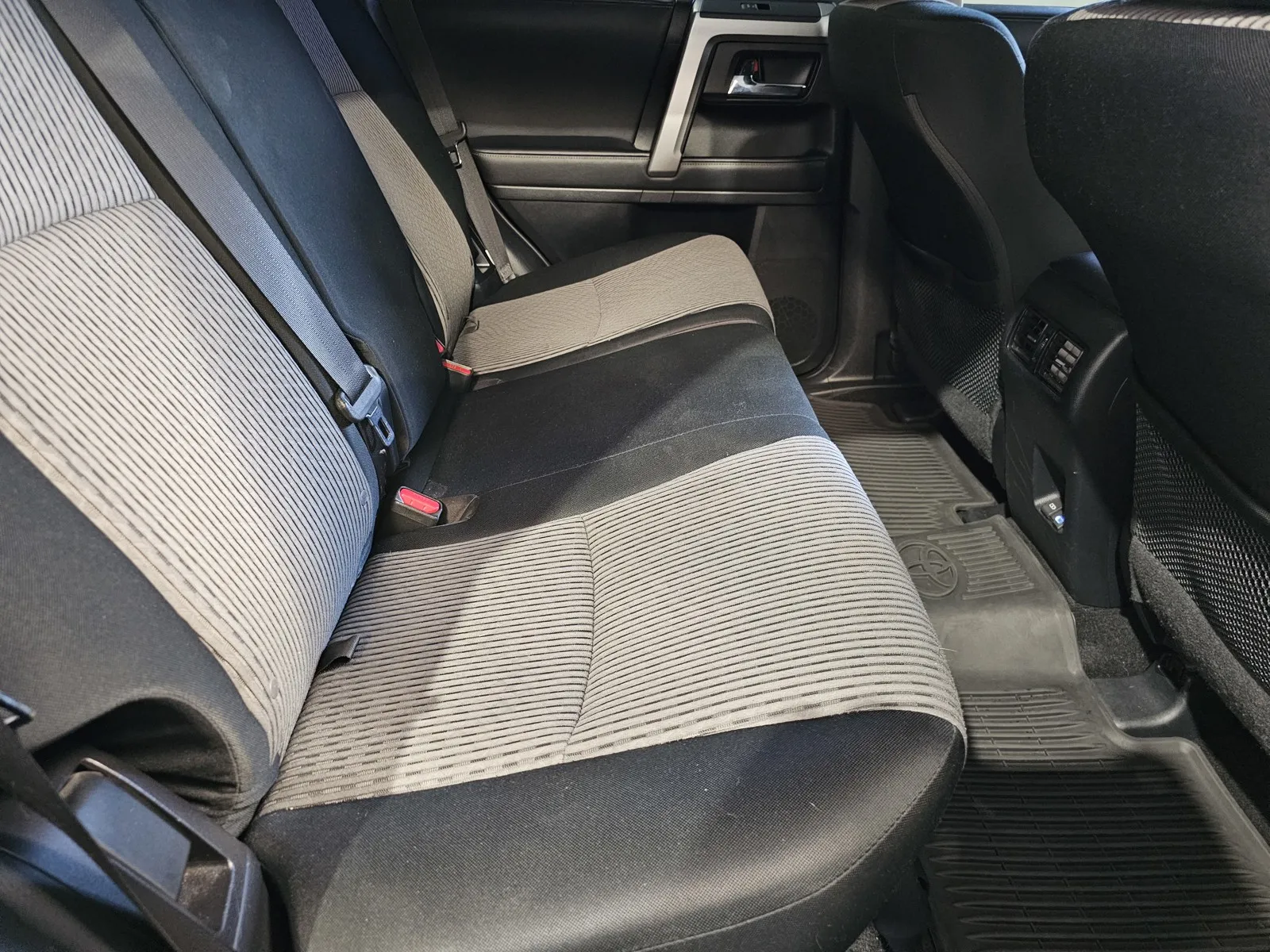Toyota 4Runner photo 9