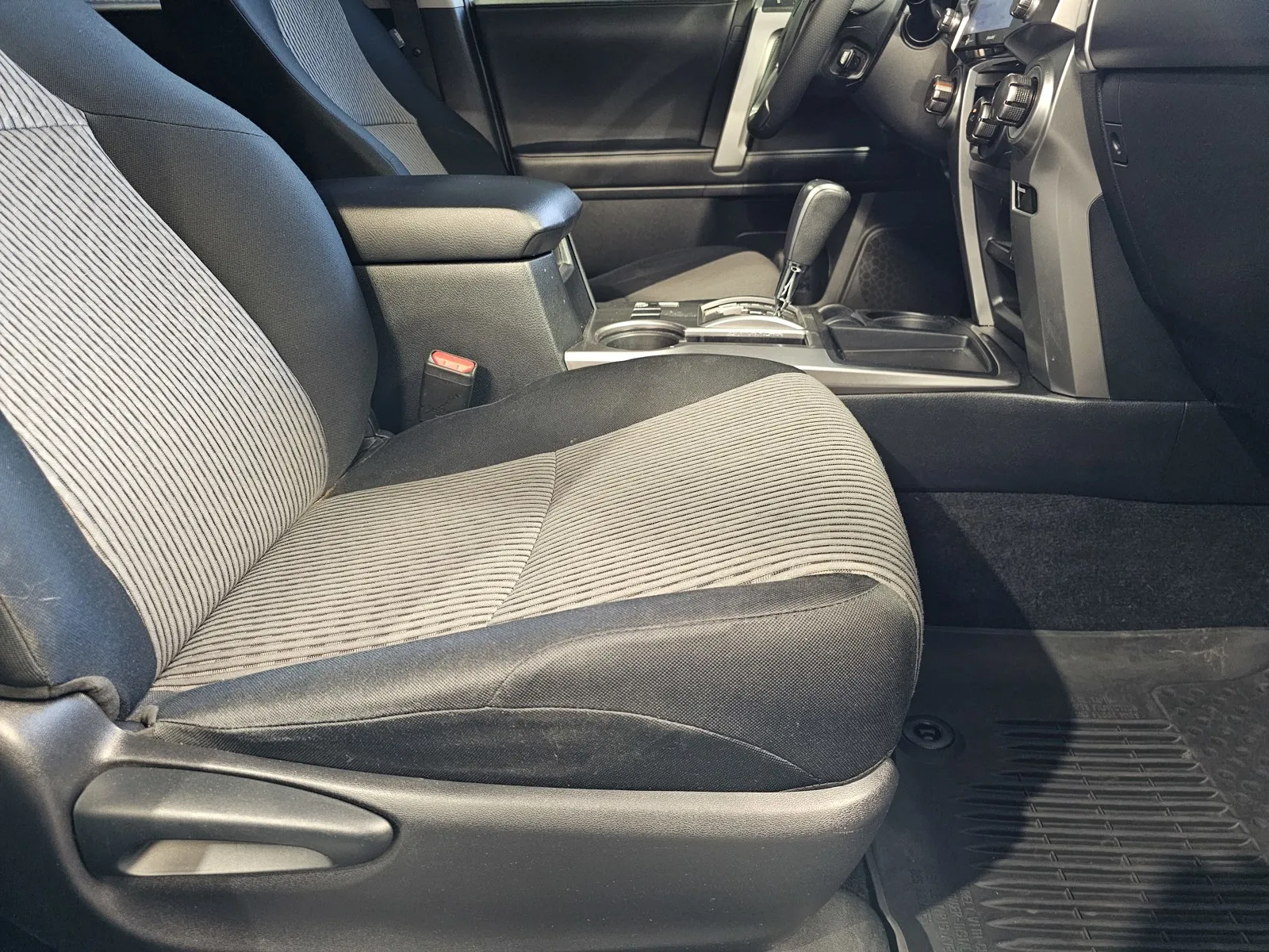 Toyota 4Runner photo 7