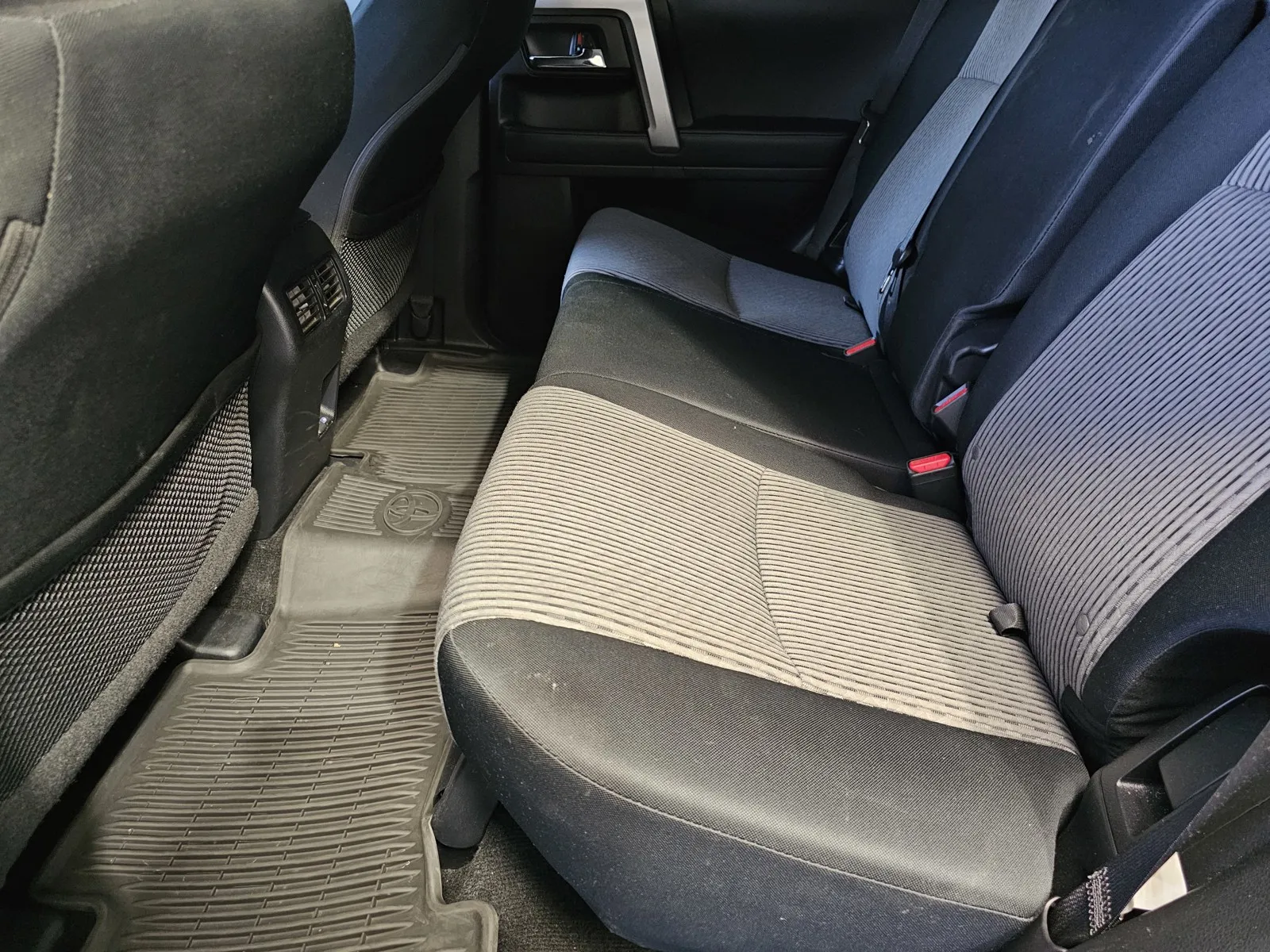 Toyota 4Runner photo 12