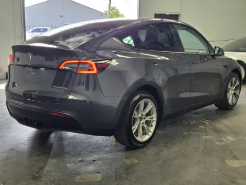More photos of 2022 Tesla Model Y Long Range at Premium Autos - Norco, CA