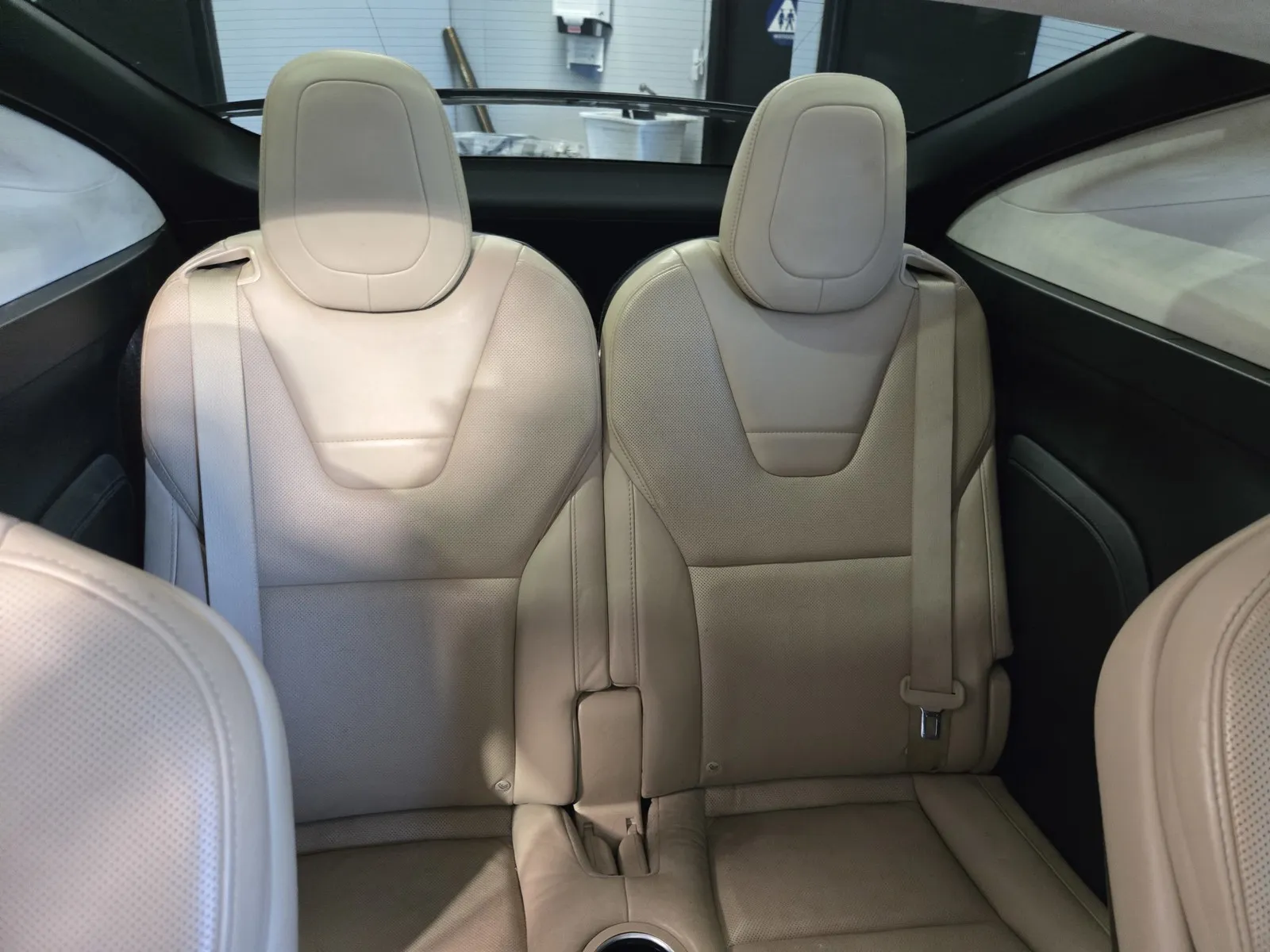 Tesla Model X photo 9