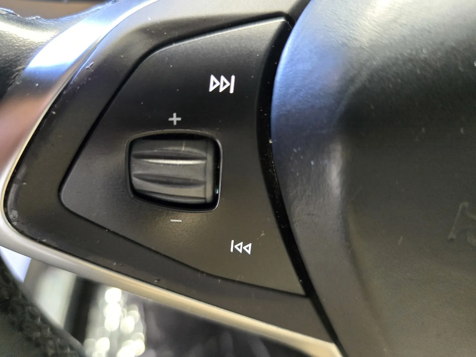 Tesla Model X photo 14