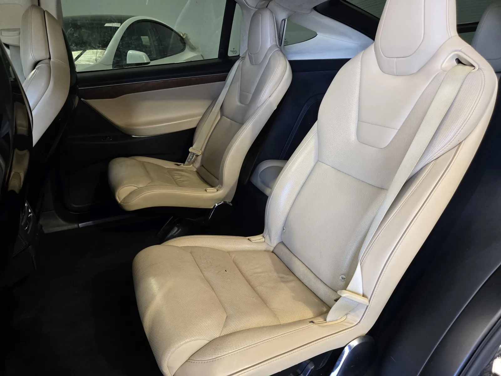 Tesla Model X photo 11