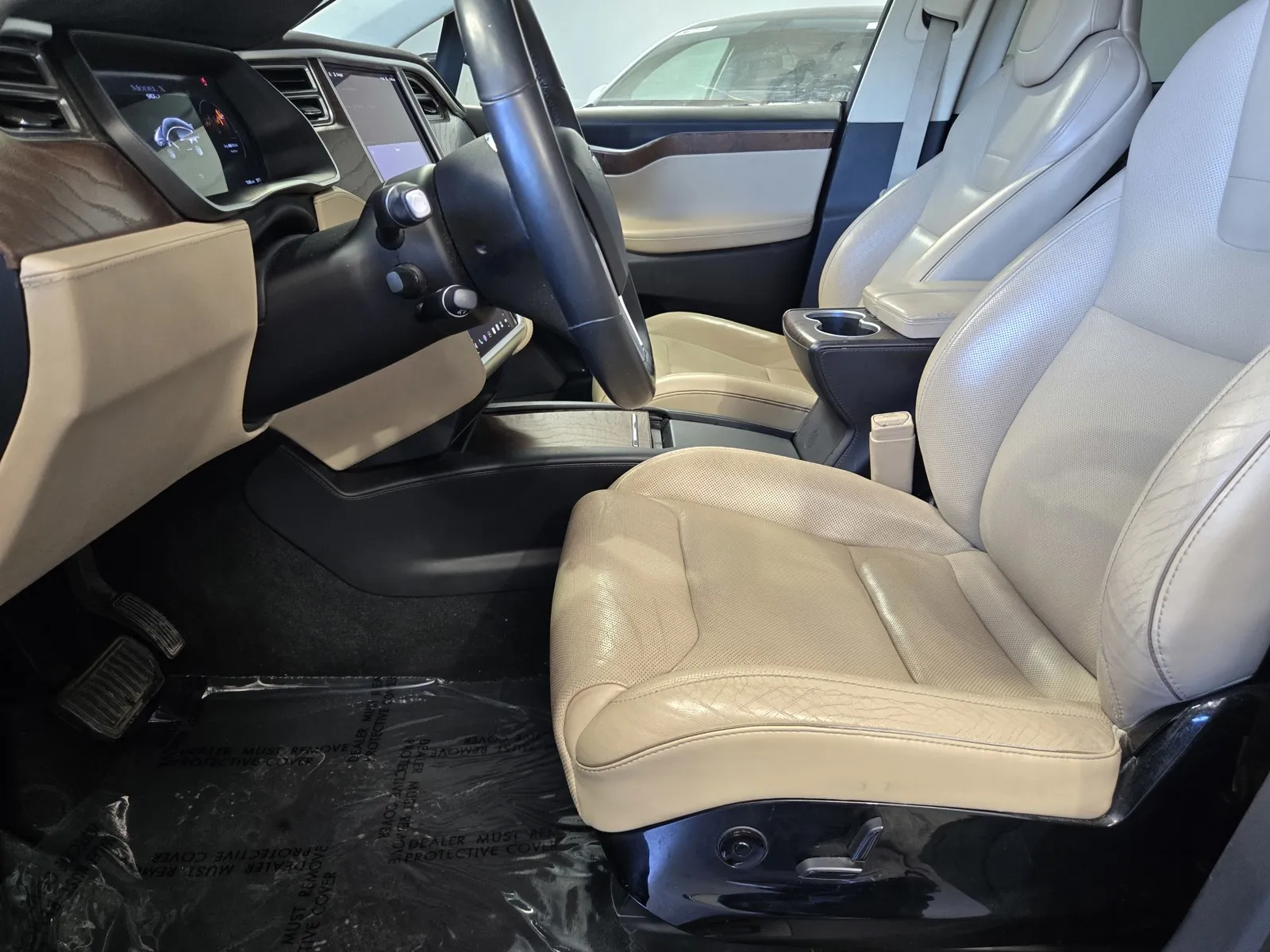Tesla Model X photo 13