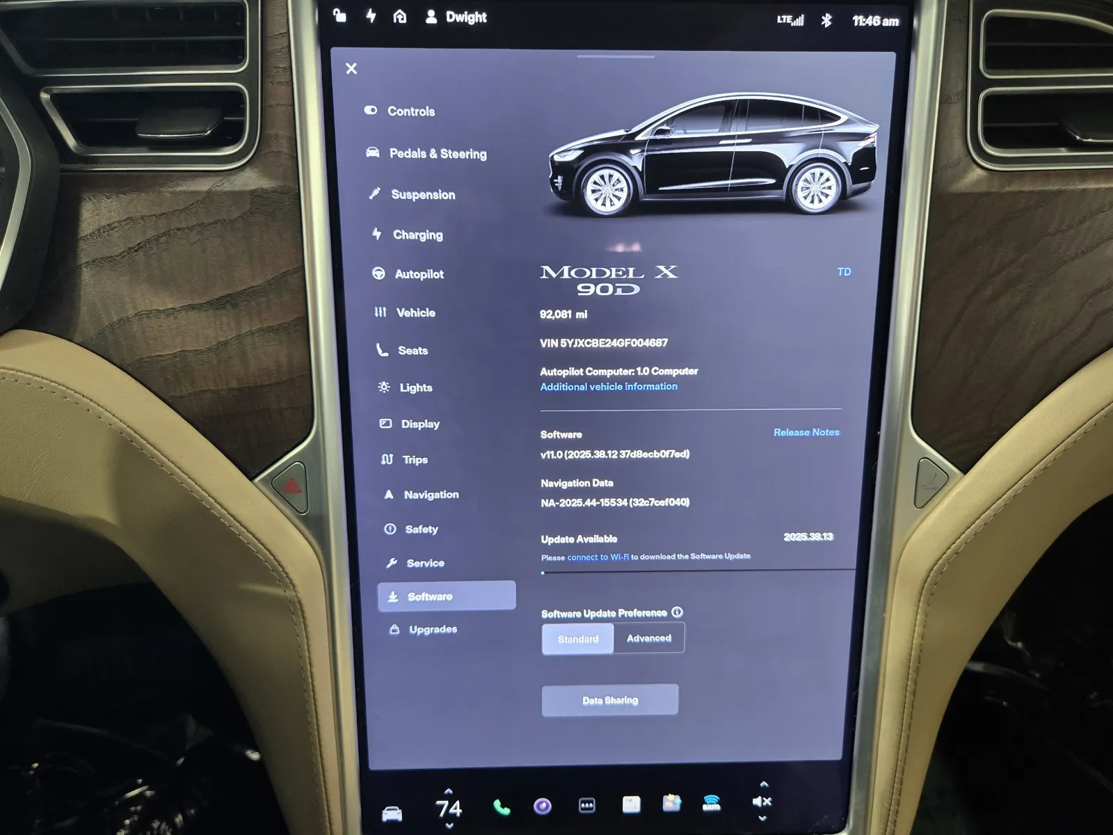 Tesla Model X photo 17