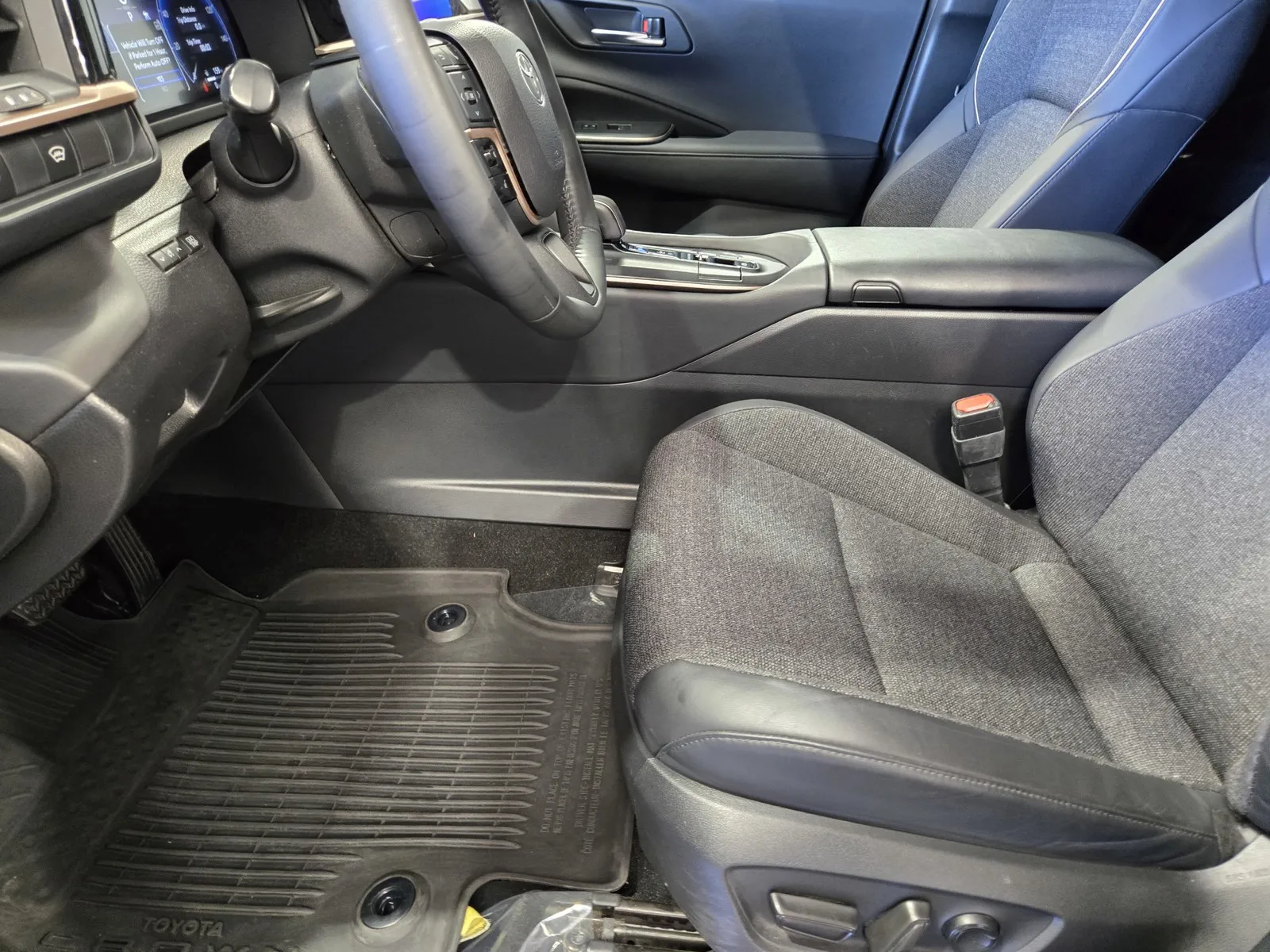 Toyota Crown photo 14
