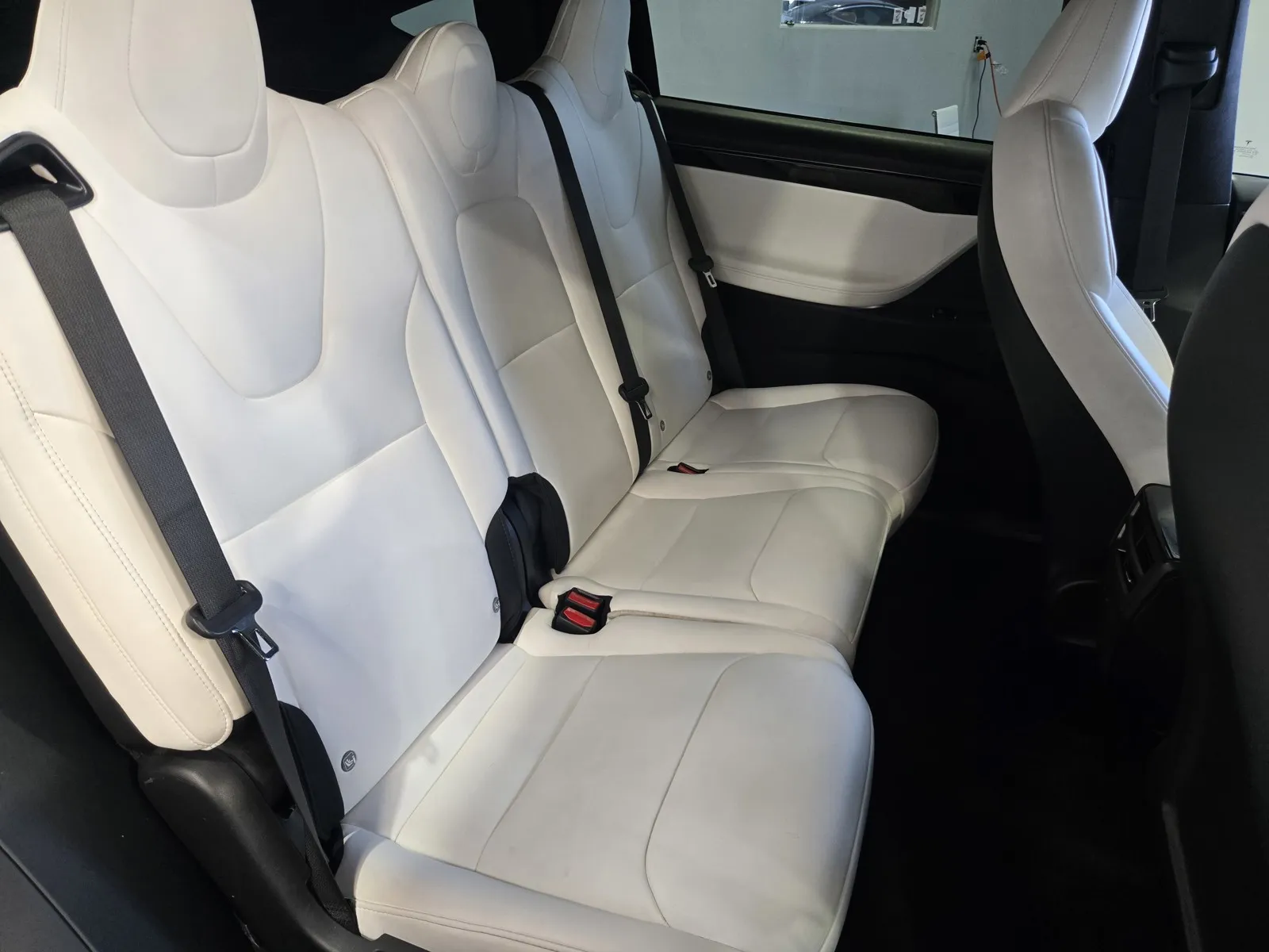 Tesla Model X photo 8
