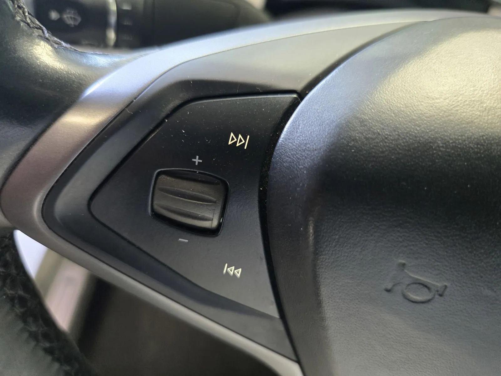 Tesla Model X photo 13