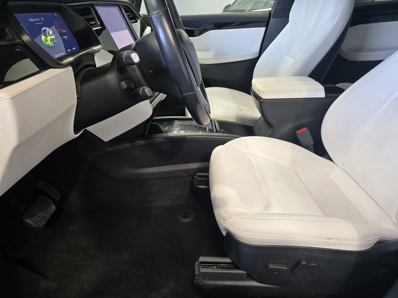 Tesla Model X photo 12