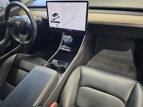 More photos of 2020 Tesla Model 3 Standard Range Plus at Premium Autos - Norco, CA
