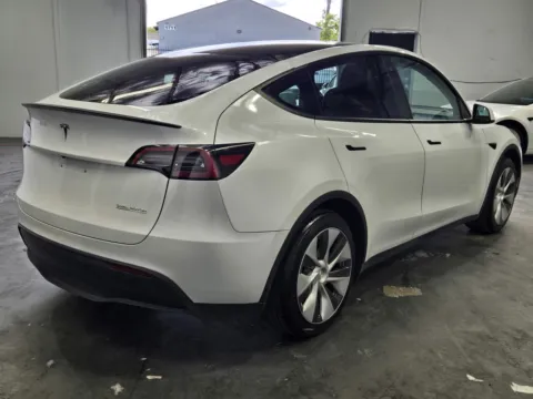 More photos of 2023 Tesla Model Y LONG RANGE at Premium Autos - Norco, CA