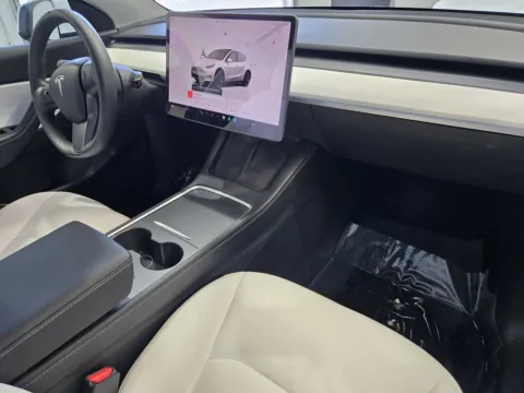 More photos of 2022 Tesla Model Y Long Range at Premium Autos - Norco, CA