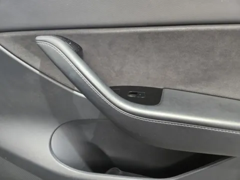 More photos of 2020 Tesla Model Y at Premium Autos - Norco, CA