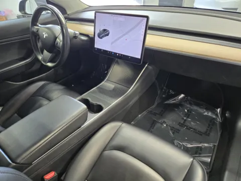 More photos of 2018 Tesla Model 3 at Premium Autos - Norco, CA